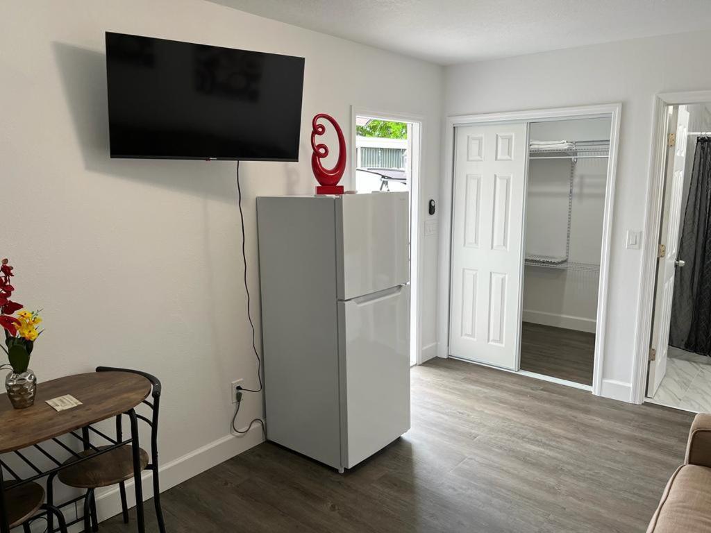 Ferienhaus Incredible Comfortable Near The Airport And Beaches *